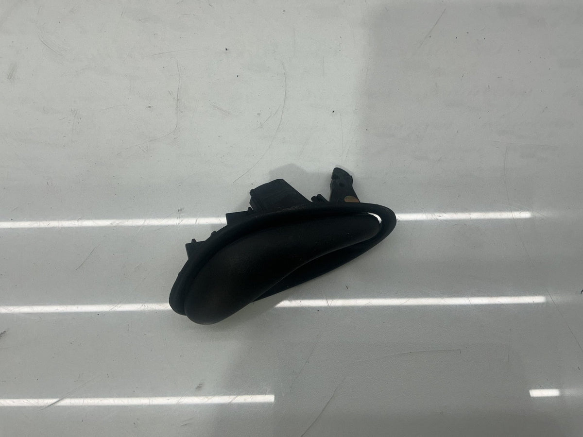 2005 Holden Adventra VZ 6G1ZM84785L518795 Left Front Door Interior Handle 92055321