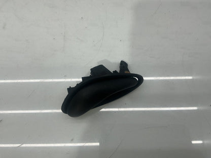2005 Holden Adventra VZ 6G1ZM84785L518795 Left Front Door Interior Handle 92055321