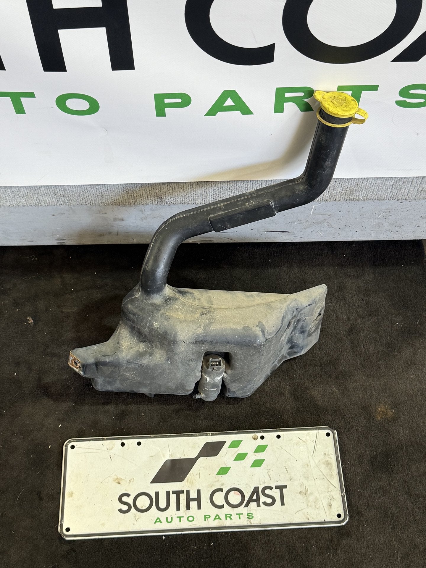 2005-2006 Holden Commodore VZ Washer Bottle 4053229