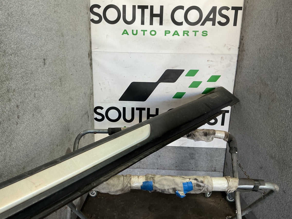 2005 Holden Adventra VZSX6 Left Side Skirt