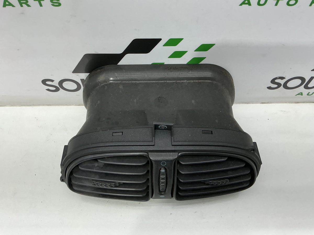 1999 Holden Commodore VT 6H8VTK69HXL423830 Dash Air Vent Centre 92047892