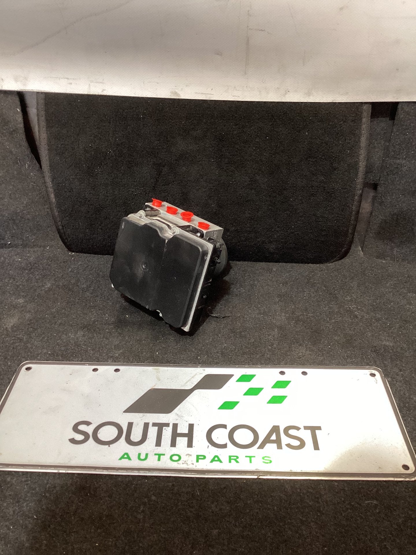 Holden Calais VE 6G1EX55768L940846 ABS Brake Module 92198709