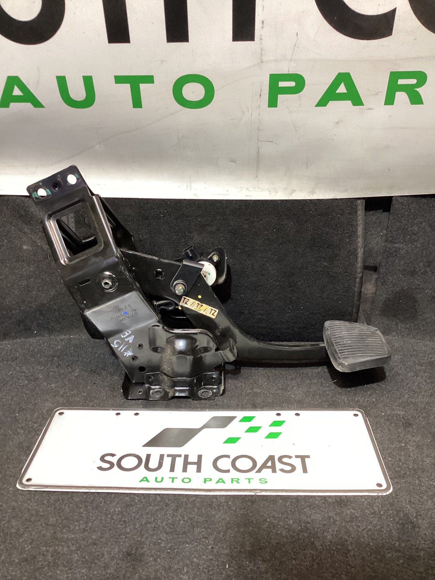 2007 Holden Calais VE 6G1EX55768L940846 Brake Pedal