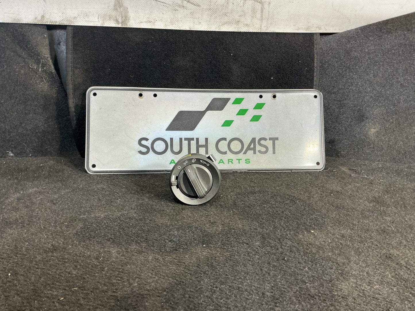 2005 Holden Commodore VZ  Headlight Switch 92111631
