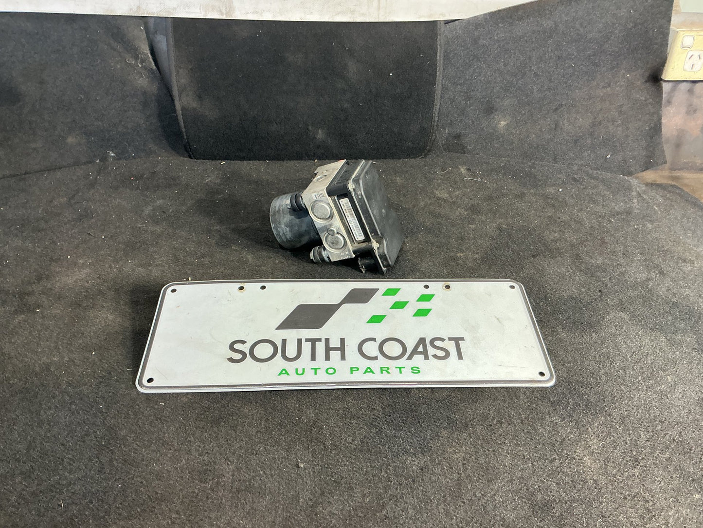 2005 Holden Commodore VZ  ABS Pump 92104013