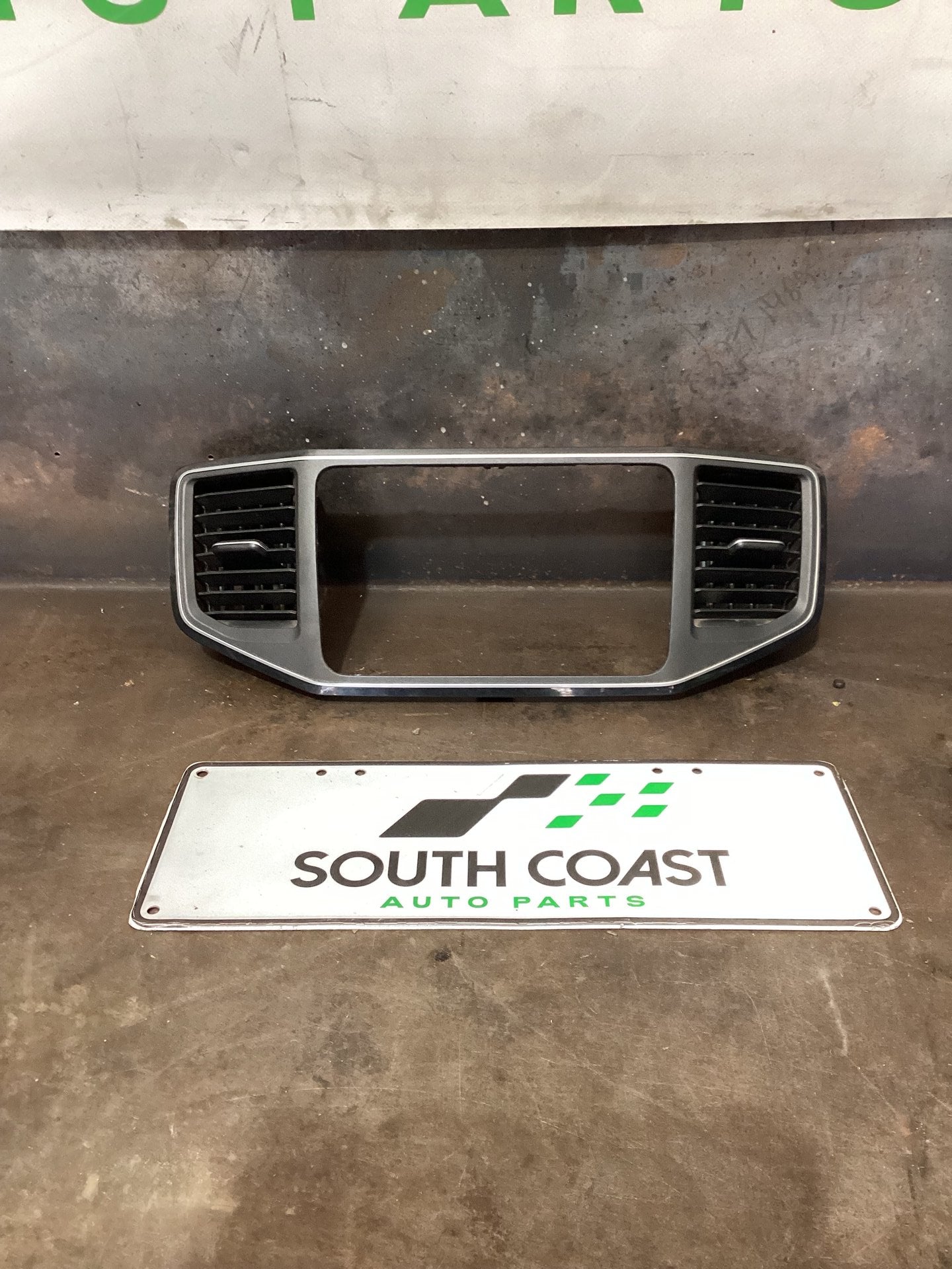 2018 Volkswagen Amarok Stereo Facia 2H6858071A