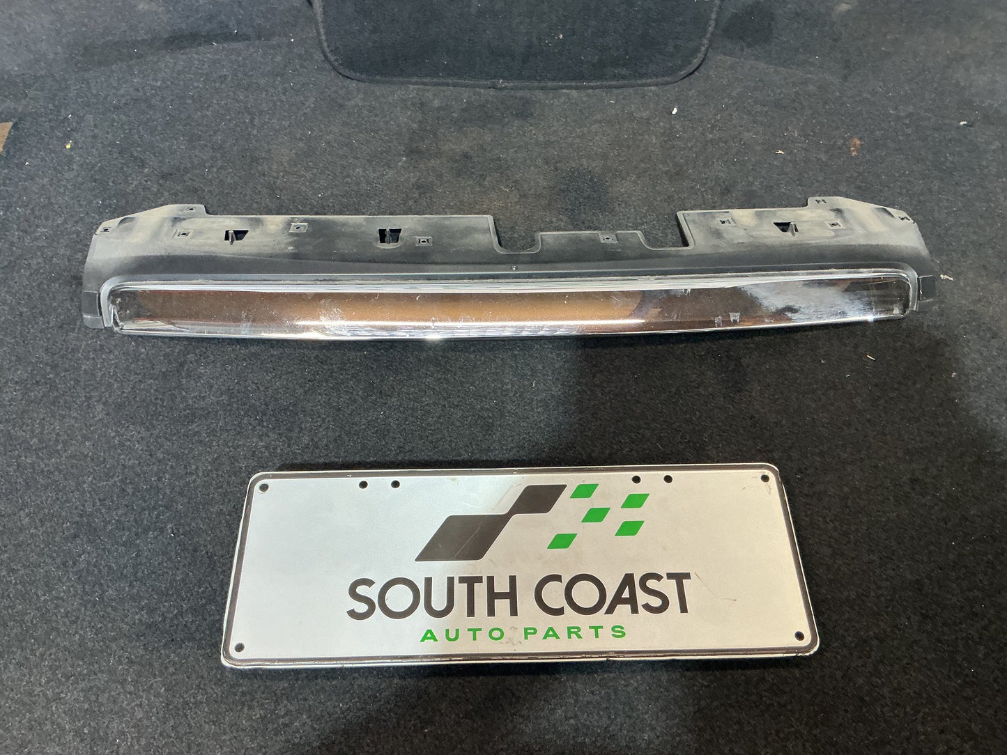2007 Holden Calais VE 6G1EX55768L940846 Bonnet Mould 92190726