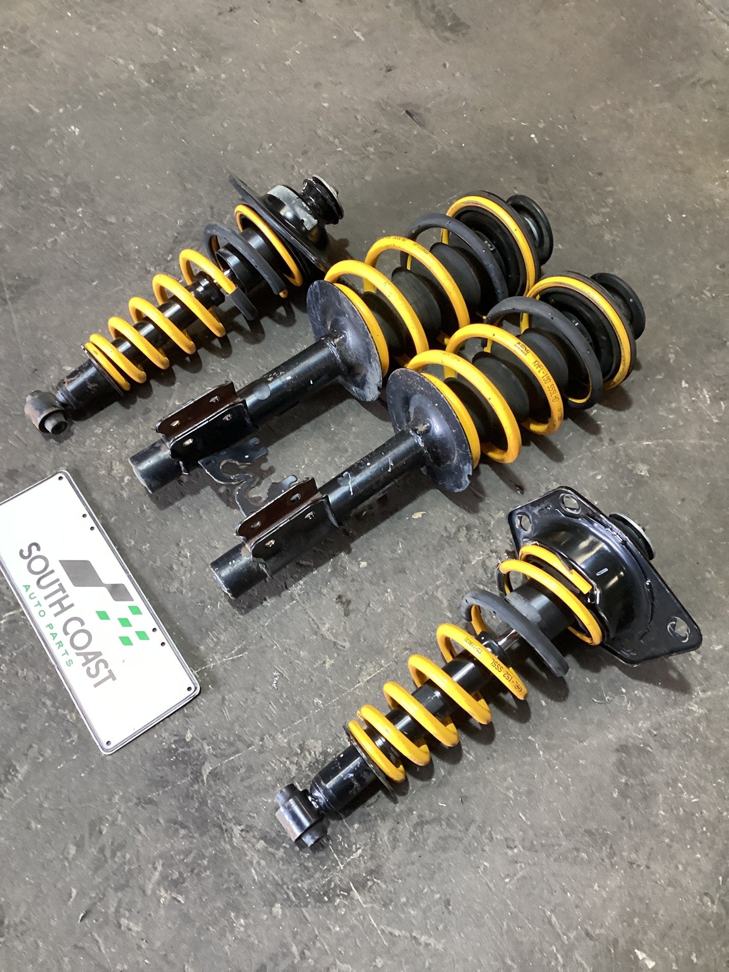 Holden Calais VE 6G1EX55768L940846 Strut Set