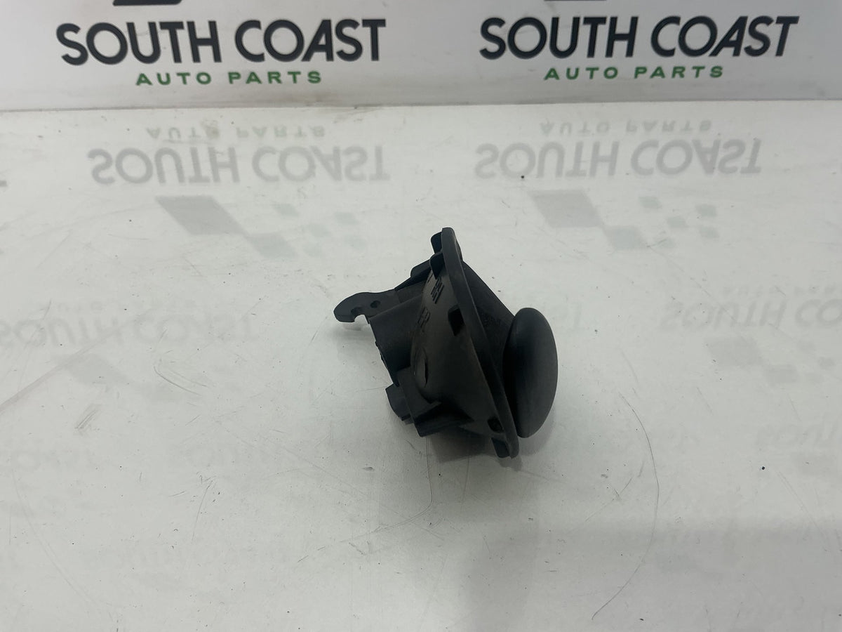 2005 Holden Adventra VZ 6G1ZM84785L518795 Right Front Door Interior Handle 92050974
