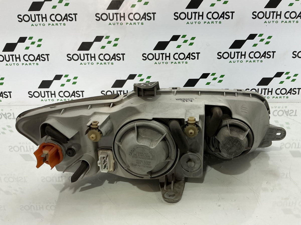 2005 Holden Adventra VZ 6G1ZM84785L518795 Left Headlight 92122169