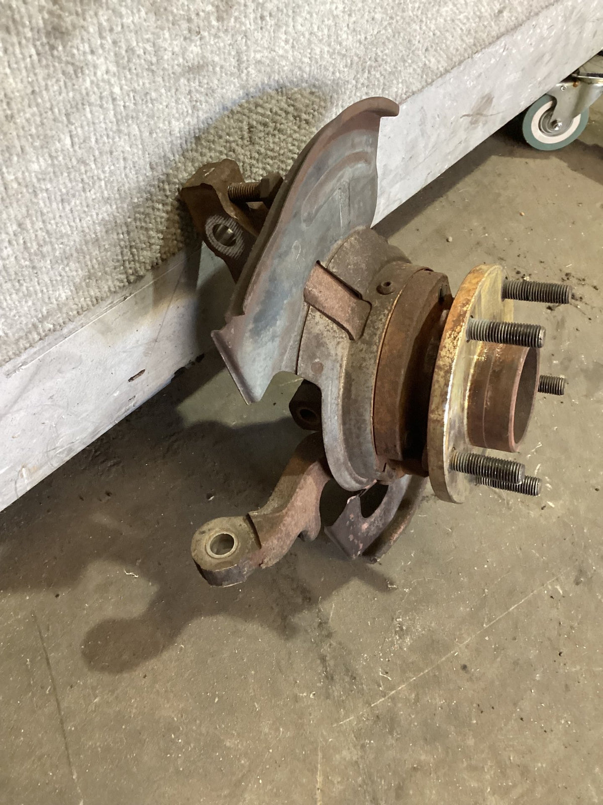 1994 Holden Commodore VR Right Front Hub Assembly