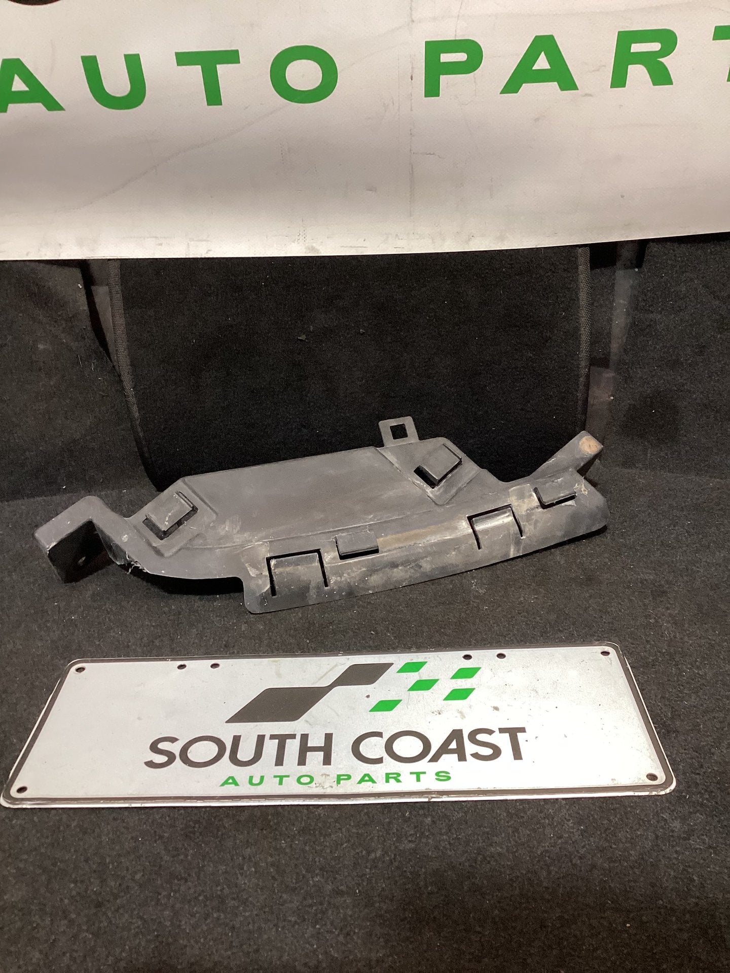 Holden Calais VE 6G1EX55768L940846 Right Front Bumper Corner Support Bracket 92164516