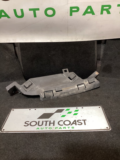 Holden Calais VE 6G1EX55768L940846 Right Front Bumper Corner Support Bracket 92164516