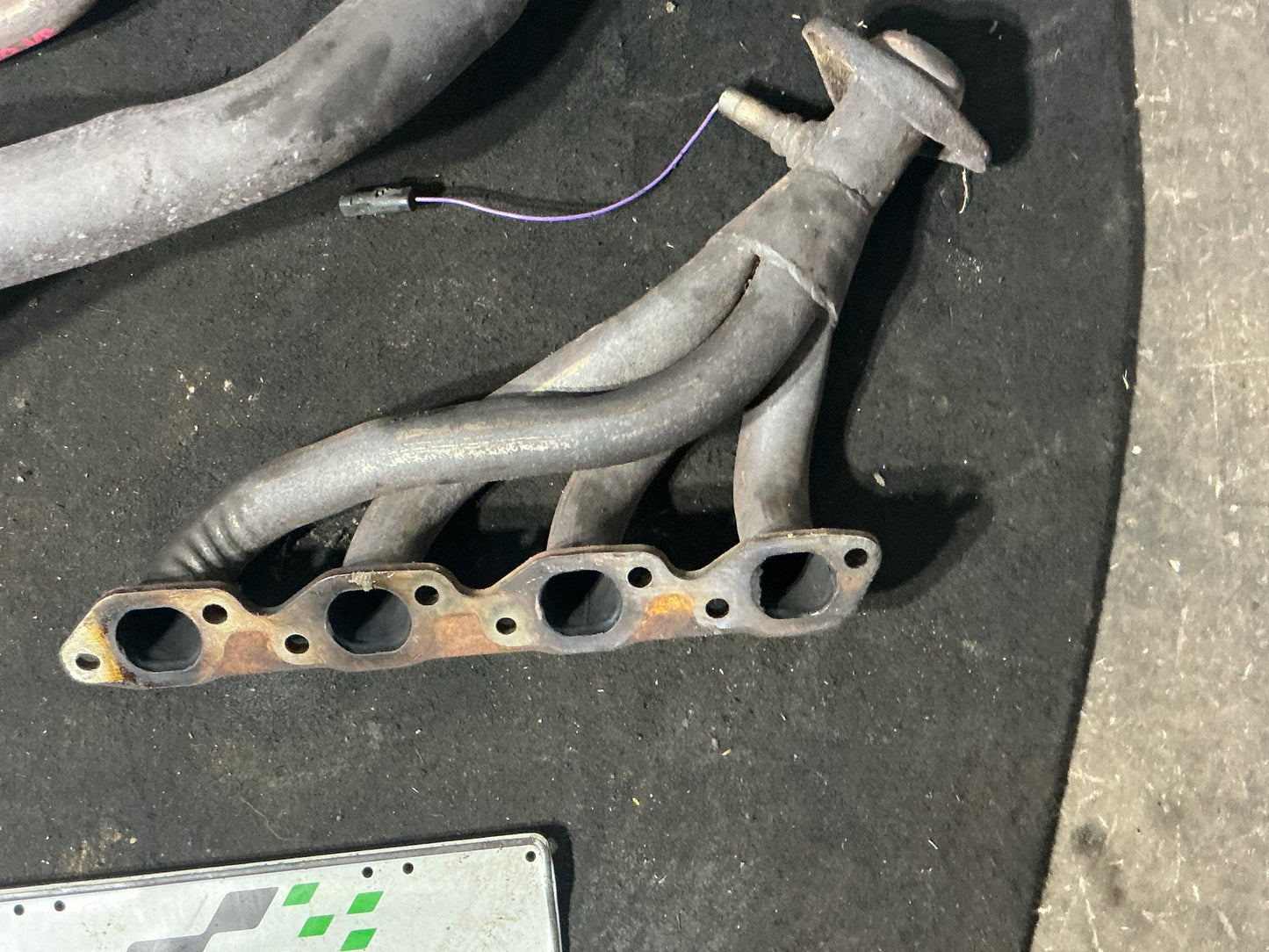 1990 Holden Statesman VQ 6H8VSY19UML459969 Manifold