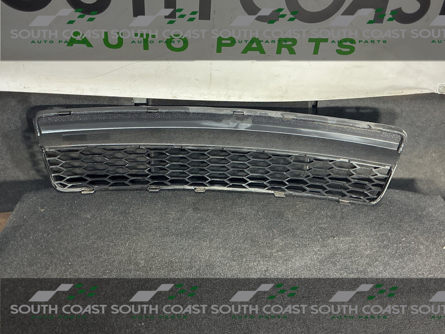Holden Commodore VE  Grille Lower