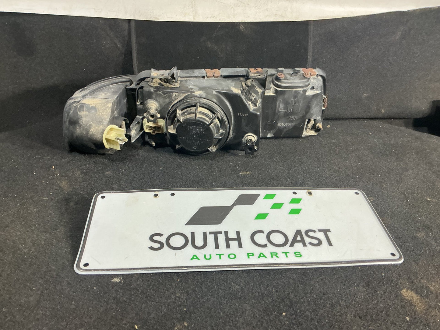 1990 Holden Statesman VQ 6H8VSY19UML459969 Left Headlight 92028017
