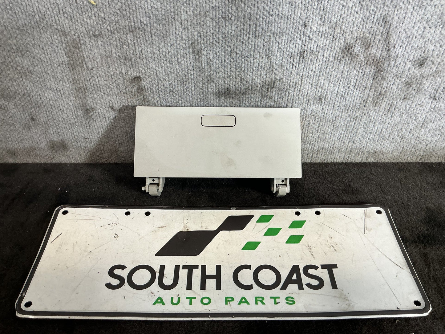 2012 Volkswagen Amarok   Sunglass Holder 2H0868565A
