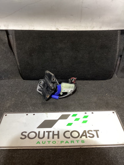 Holden Calais VE 6G1EX55768L940846 Fuel Door Lock Release