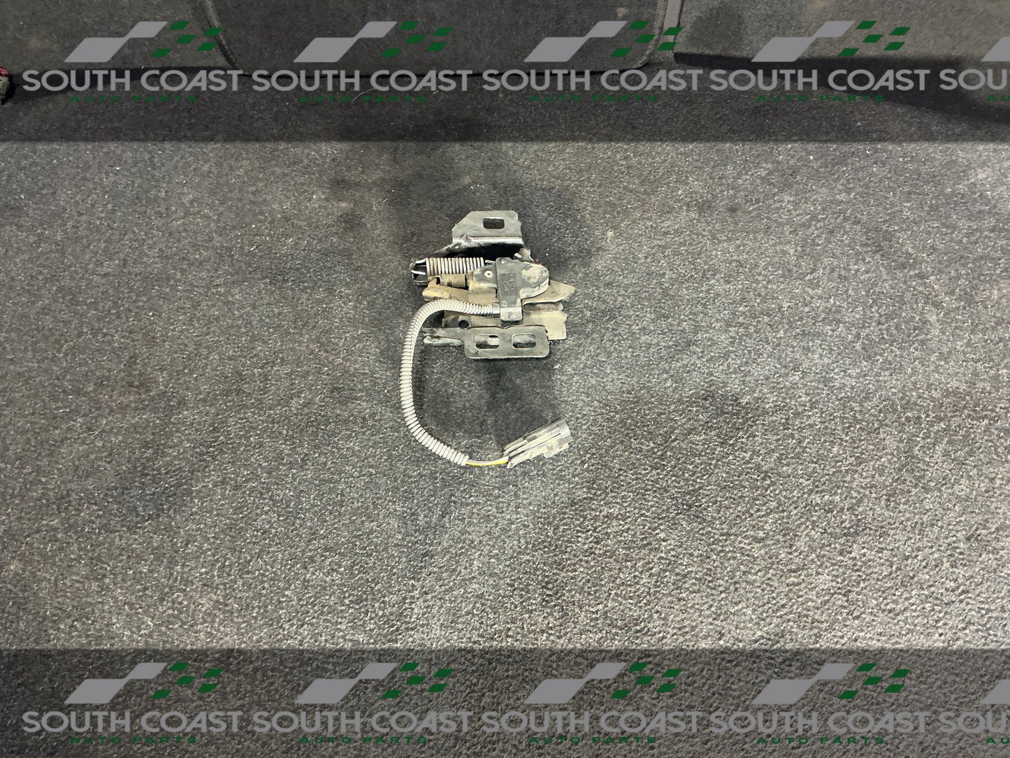 Holden Commodore VE  Bonnet Release 92187368