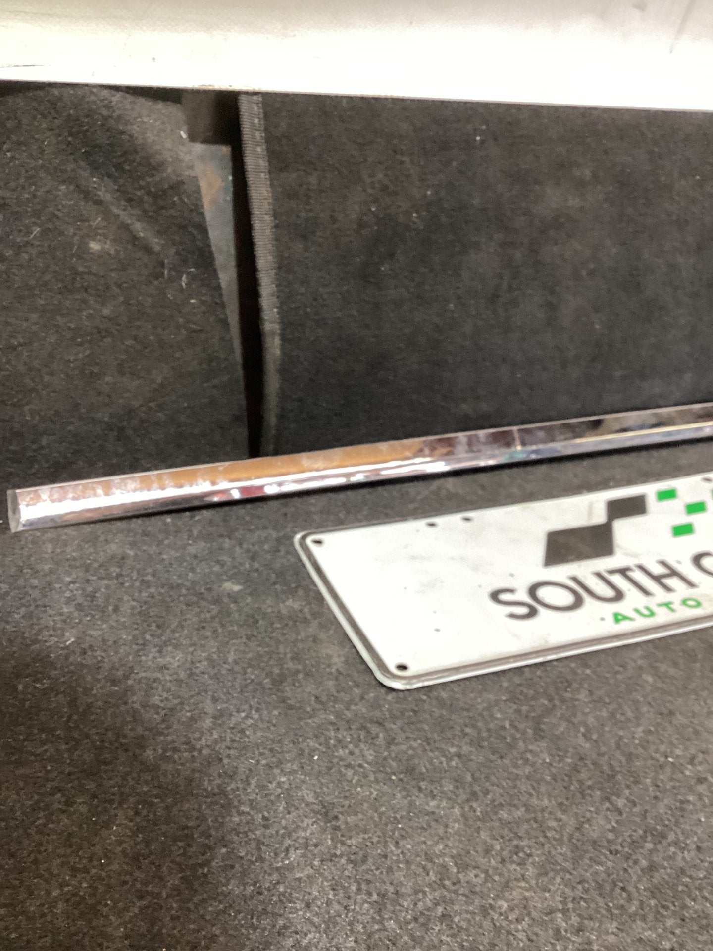 Holden Calais VE 6G1EX55768L940846 Right Rear Door Moulding