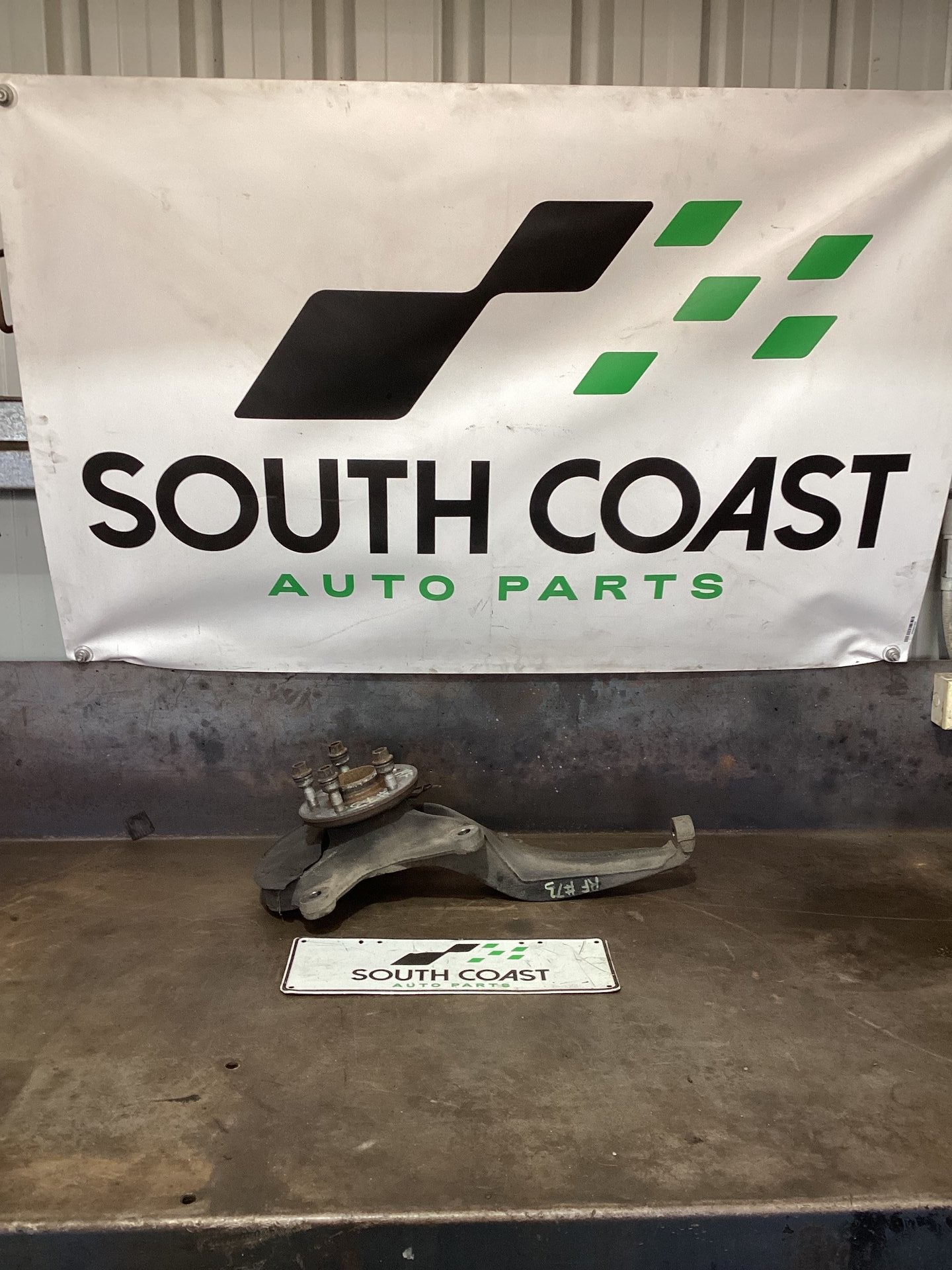 2018 Volkswagen Amarok Right Front Hub Assembly 2H6407253