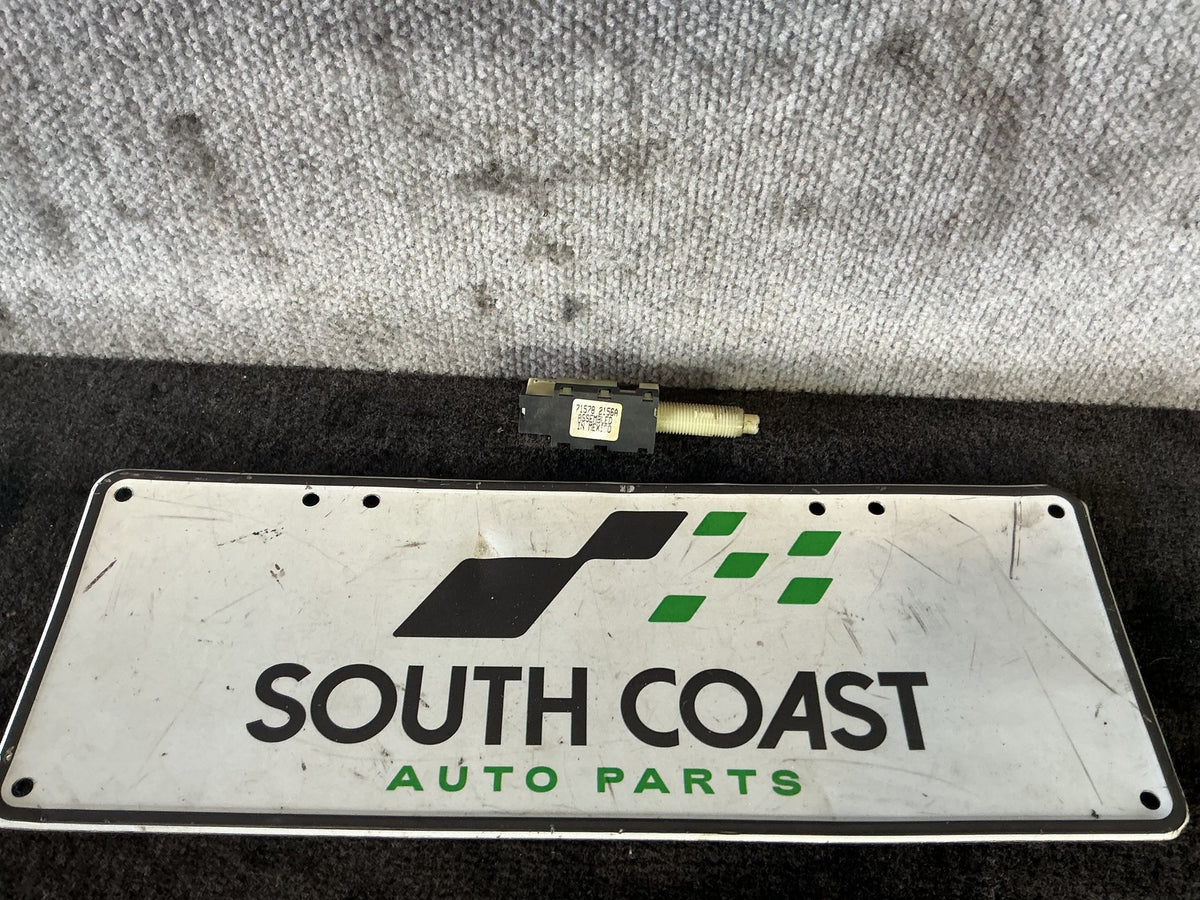 2002-2005 Holden Commodore VU 6H8VUK80F2L904753 Cruise Control Switch 715782156A