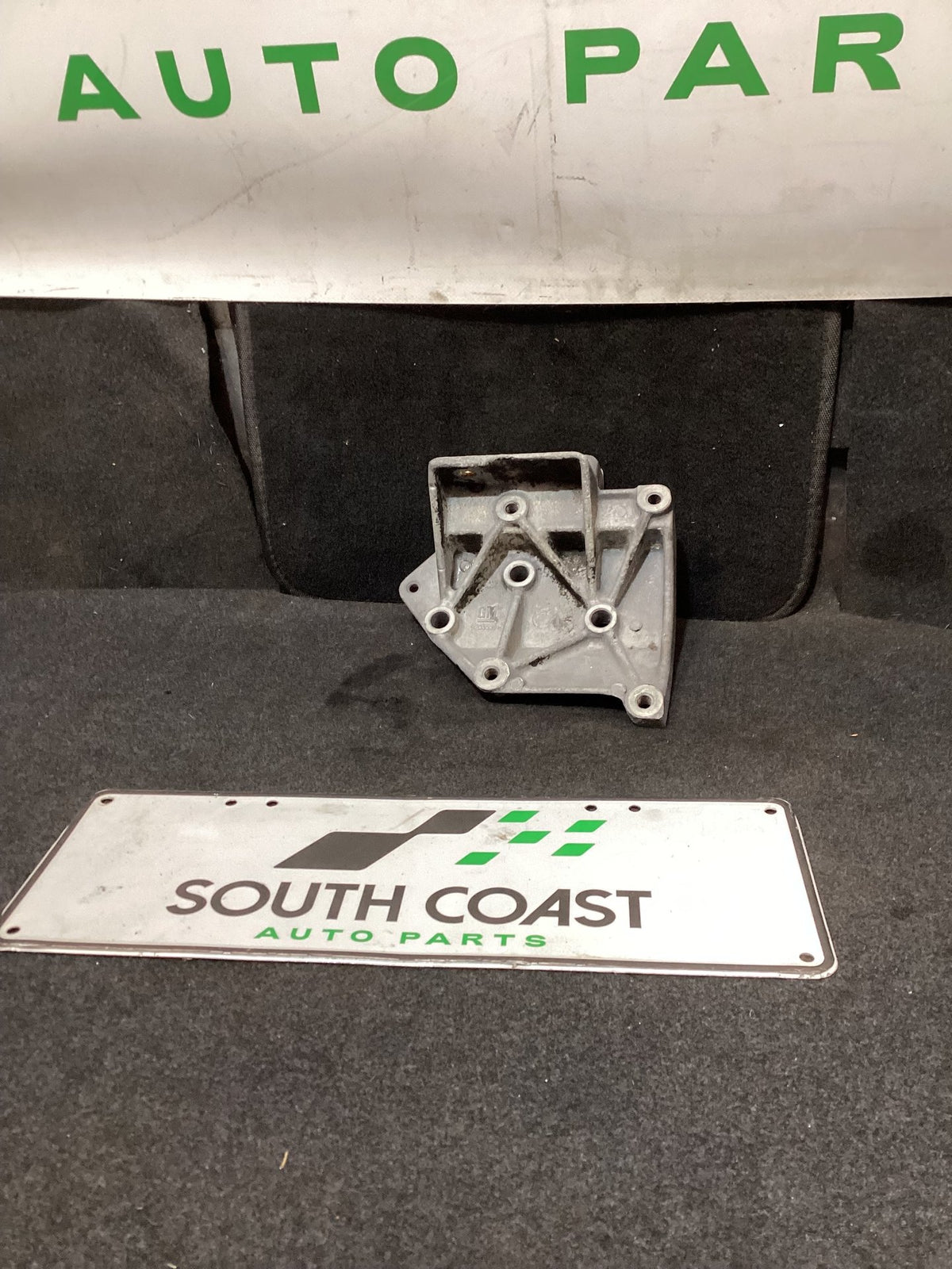 1994 Holden Commodore VR A/C Compressor Bracket 92035596