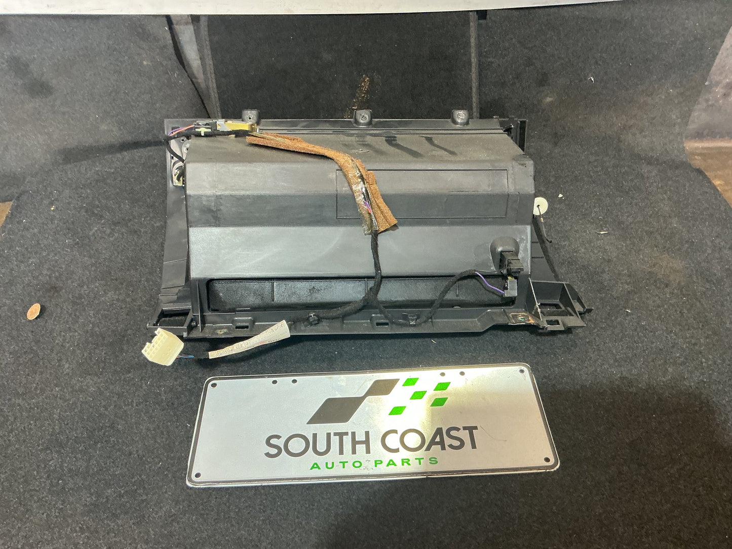 2007 Holden Calais VE 6G1EX55768L940846 Glove Box 92172574