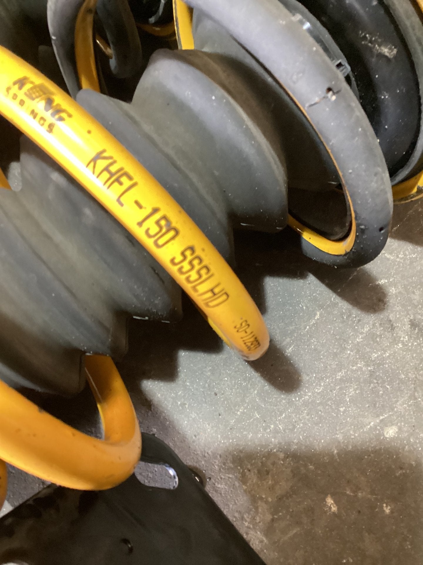 Holden Calais VE 6G1EX55768L940846 Strut Set