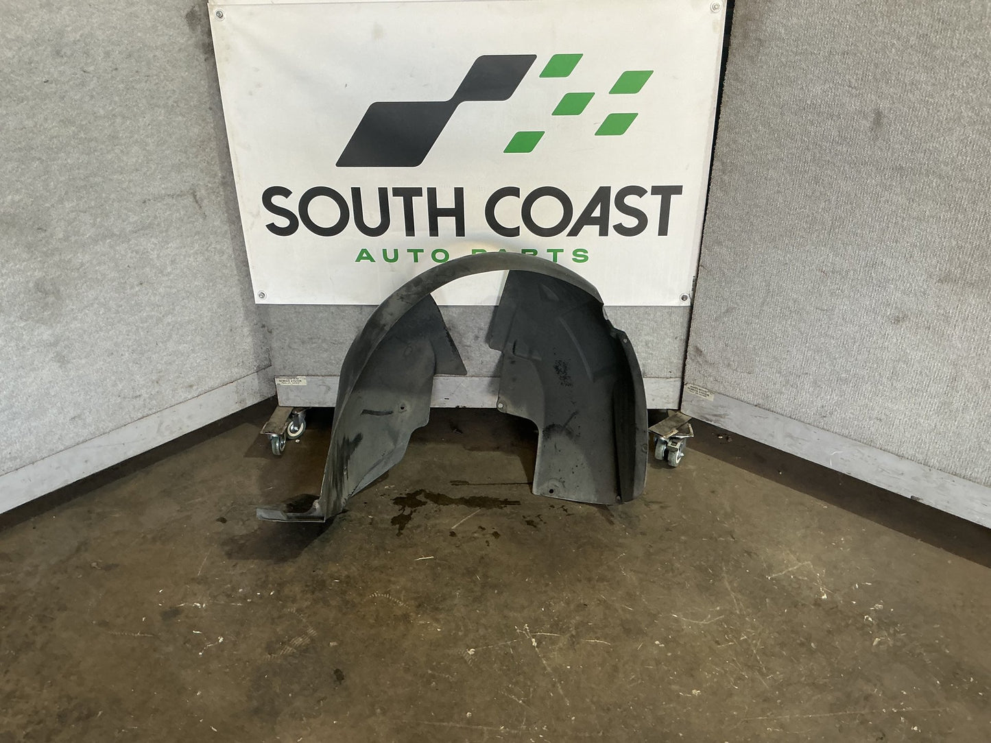 2007 Holden Calais VE 6G1EX55768L940846 Right Guard Liner