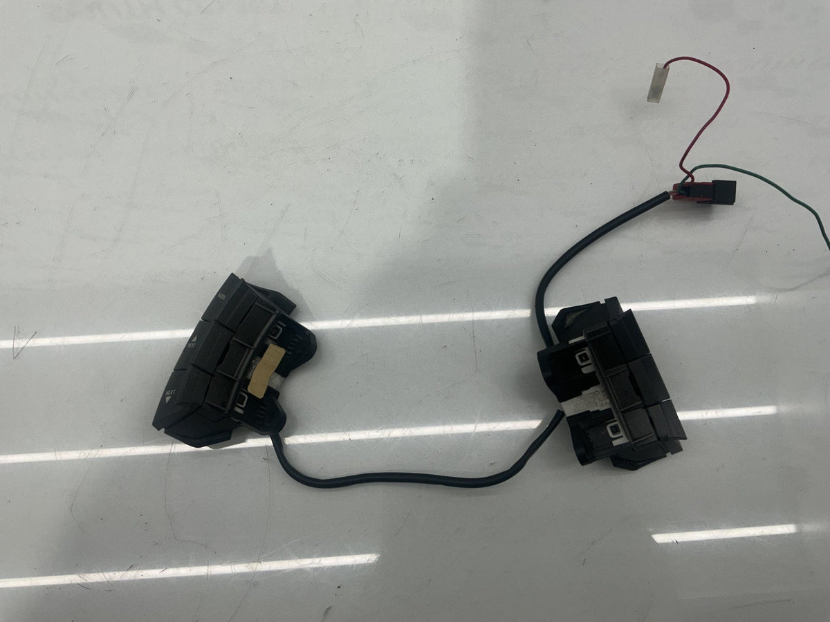 2005 Holden Adventra VZ 6G1ZM84785L518795 Volume Control Switches