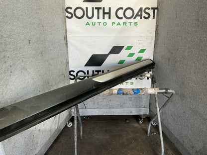 2005 Holden Adventra VZSX6 Right Side Skirt