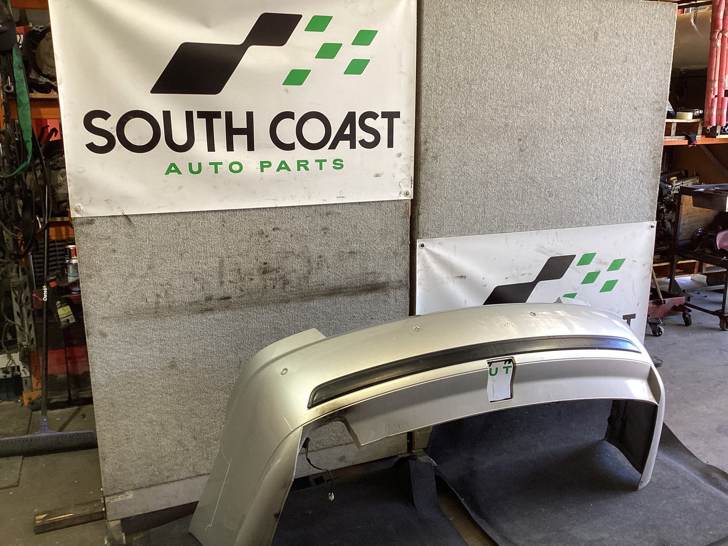 2005-2006 Holden Commodore VZ Rear Bumper Bar