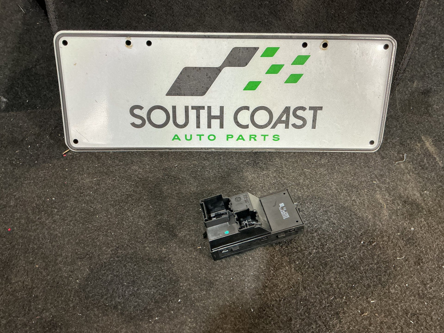 2013 Holden Ute VF  Left Front Window Switch 92256972