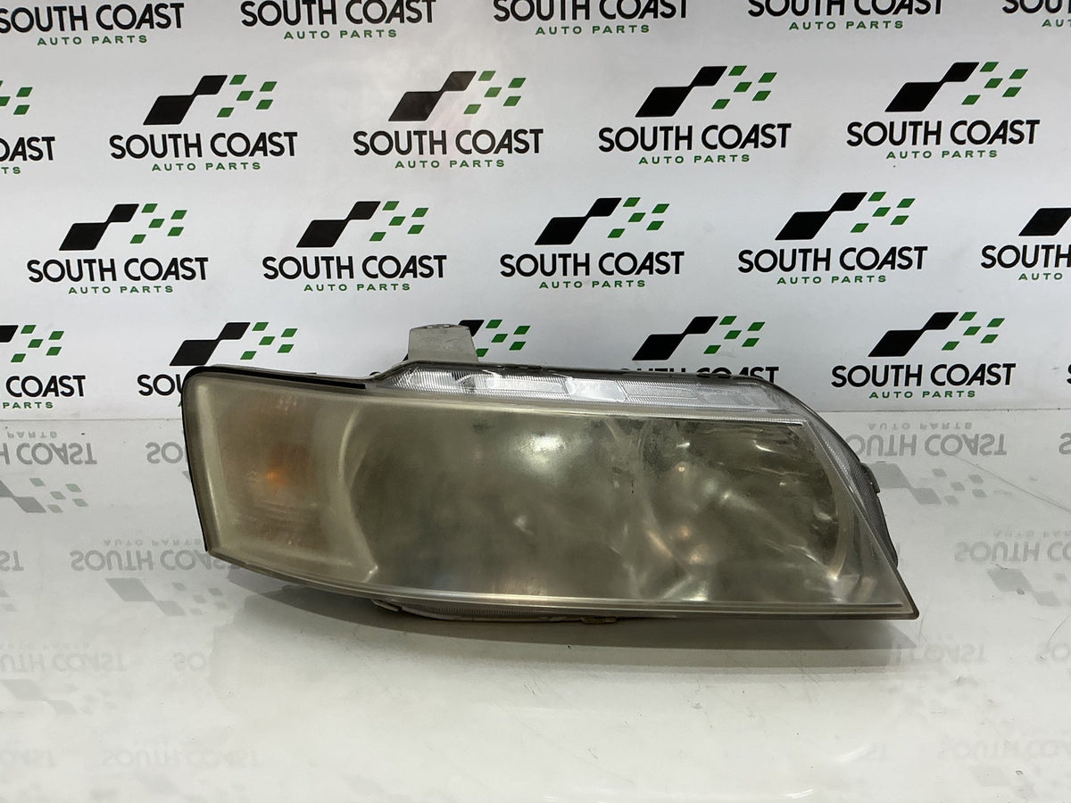 2005 Holden Adventra VZ 6G1ZM84785L518795 Right Headlight 92122168
