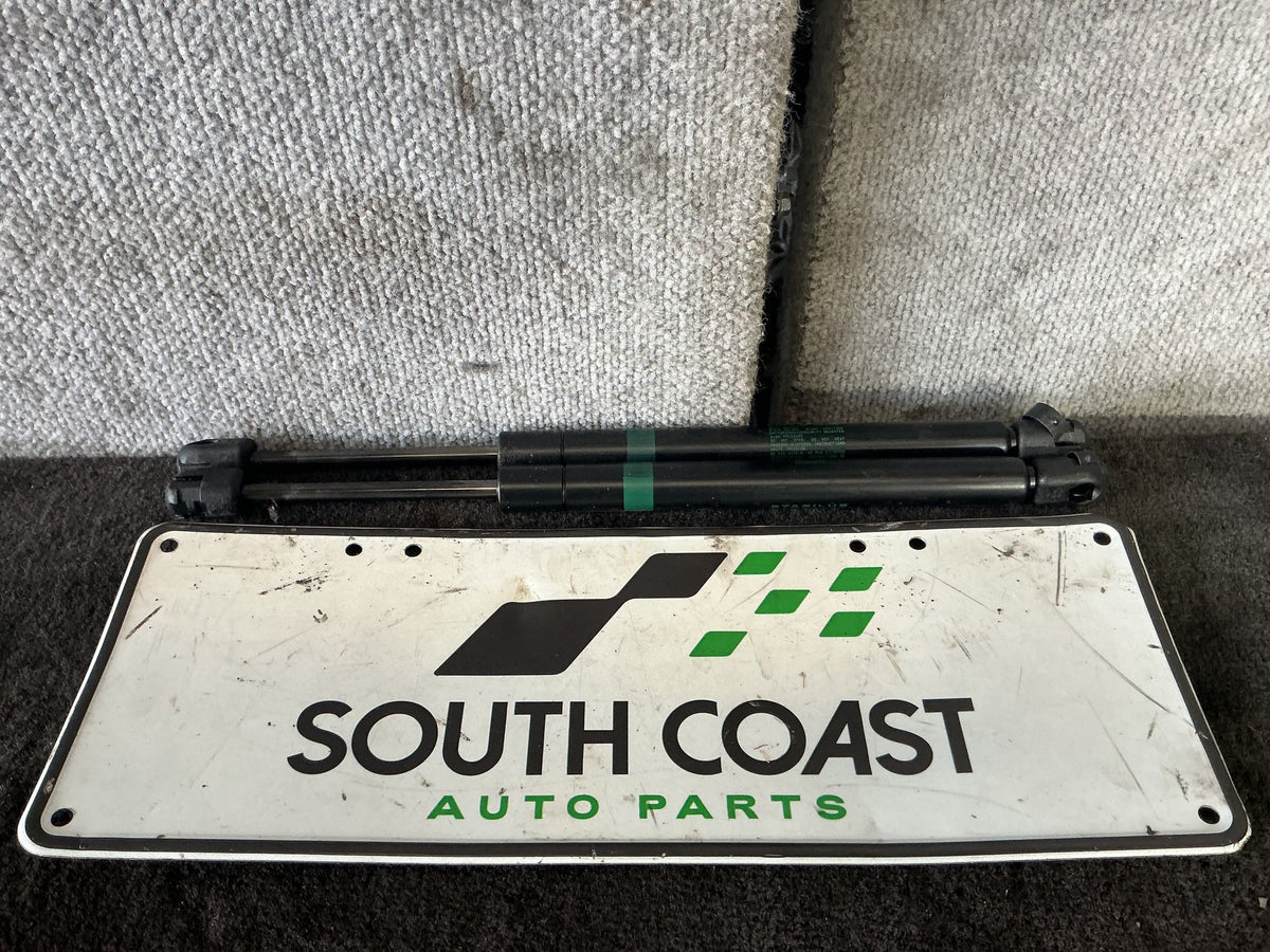2002-2004 Holden Commodore VY Bootlid Gas Struts 92084914