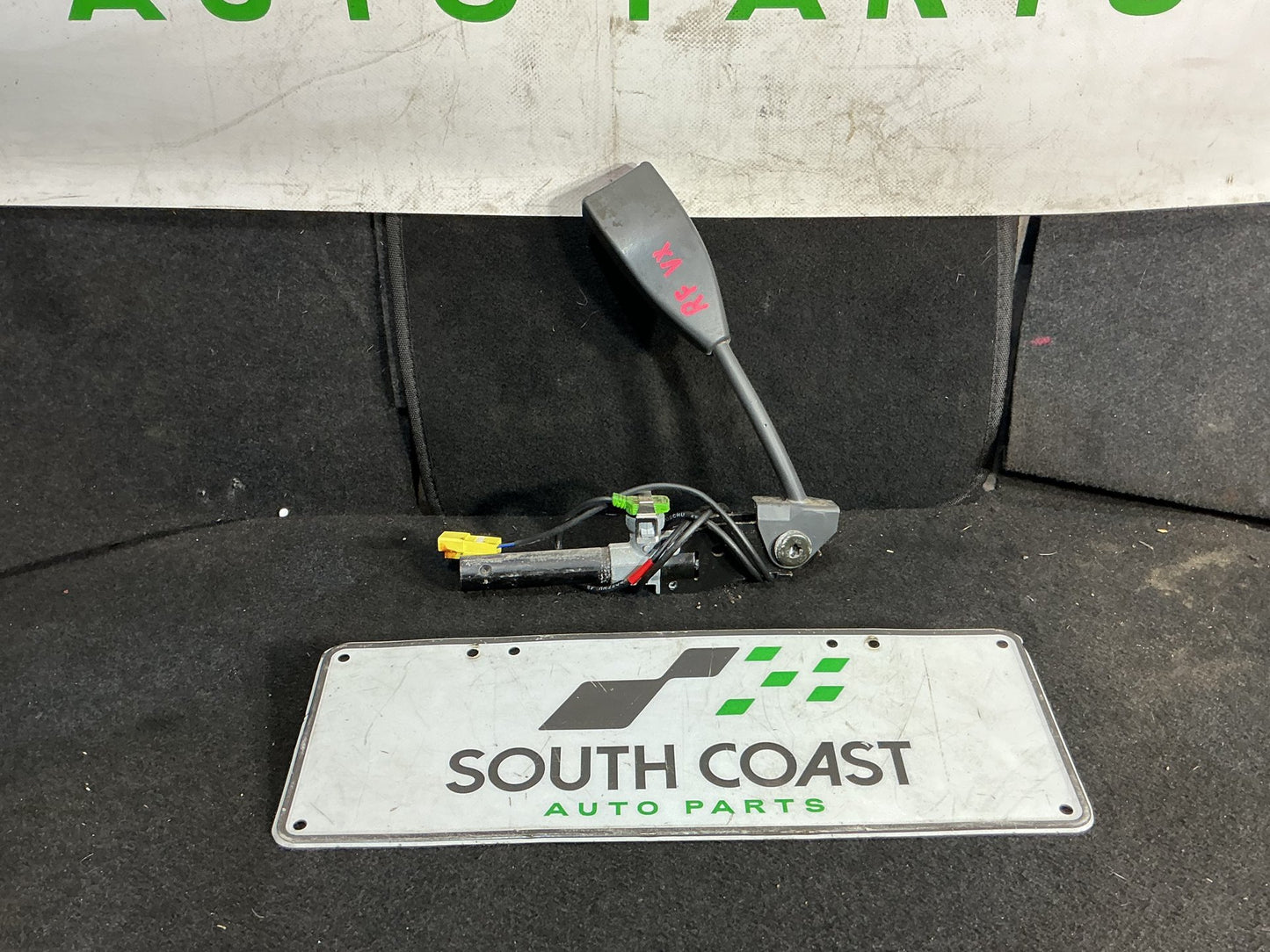 2001 Holden Commodore VX Right Front Seat Belt Pretensioner 92086532