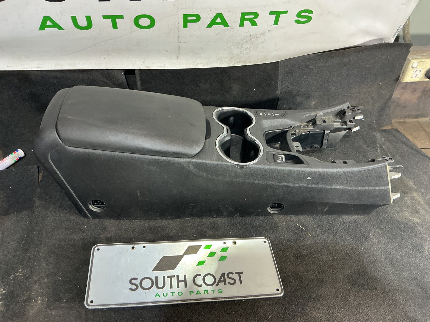 2013 Holden Ute VF  Centre Console