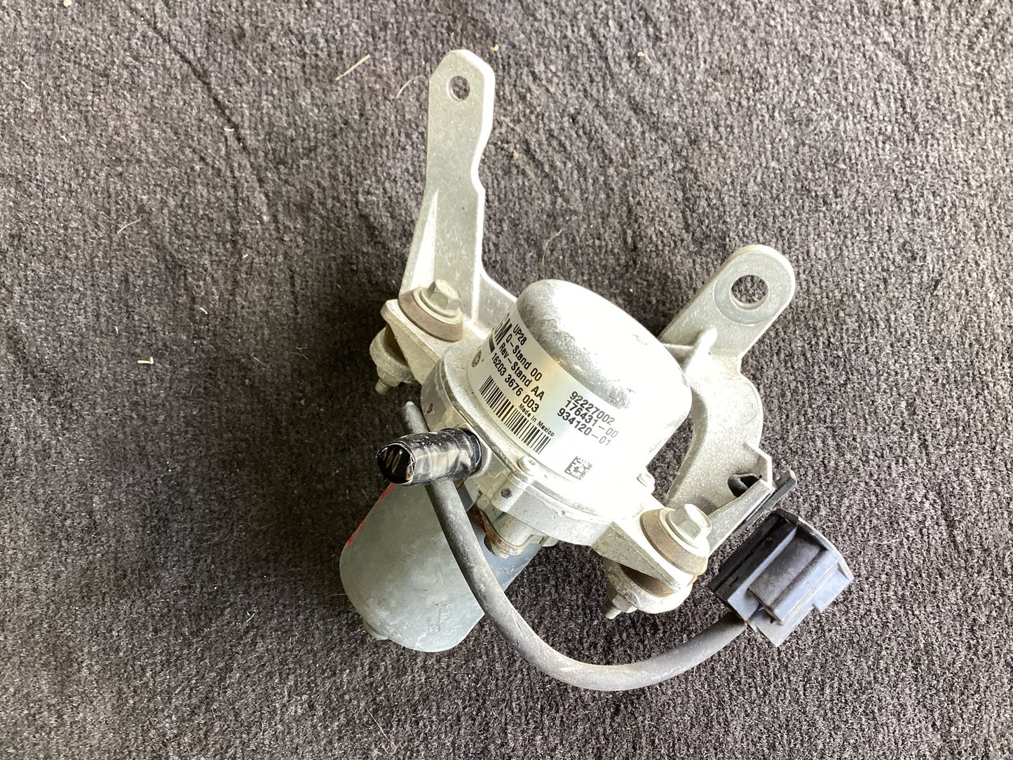 2017 Holden Commodore Brake Vacuum Pump VFLFXVACUUMPUMPPN92227002