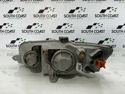 2005 Holden Adventra VZ 6G1ZM84785L518795 Right Headlight 92122168