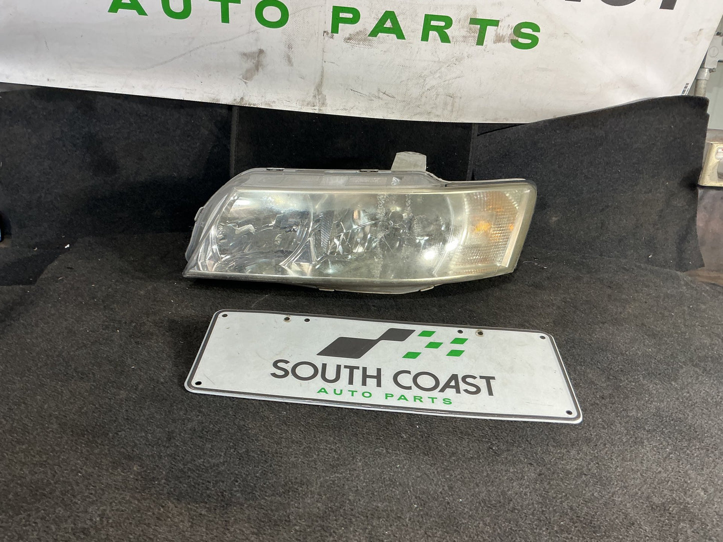 2005 Holden Commodore VZ  Left Headlight 92122169