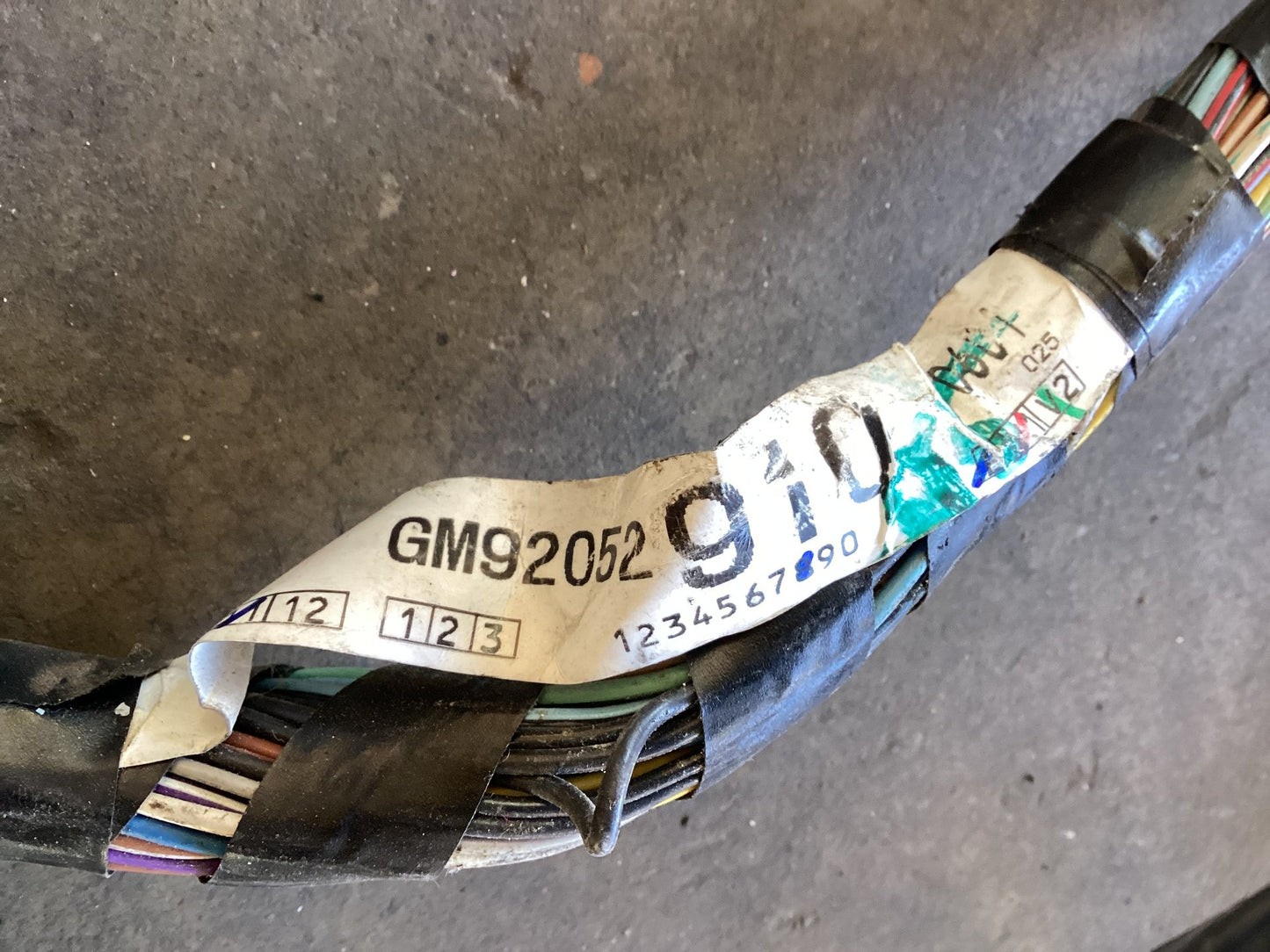 1995 - 1997 Holden Commodore VS  Engine Wiring Harness 92052910