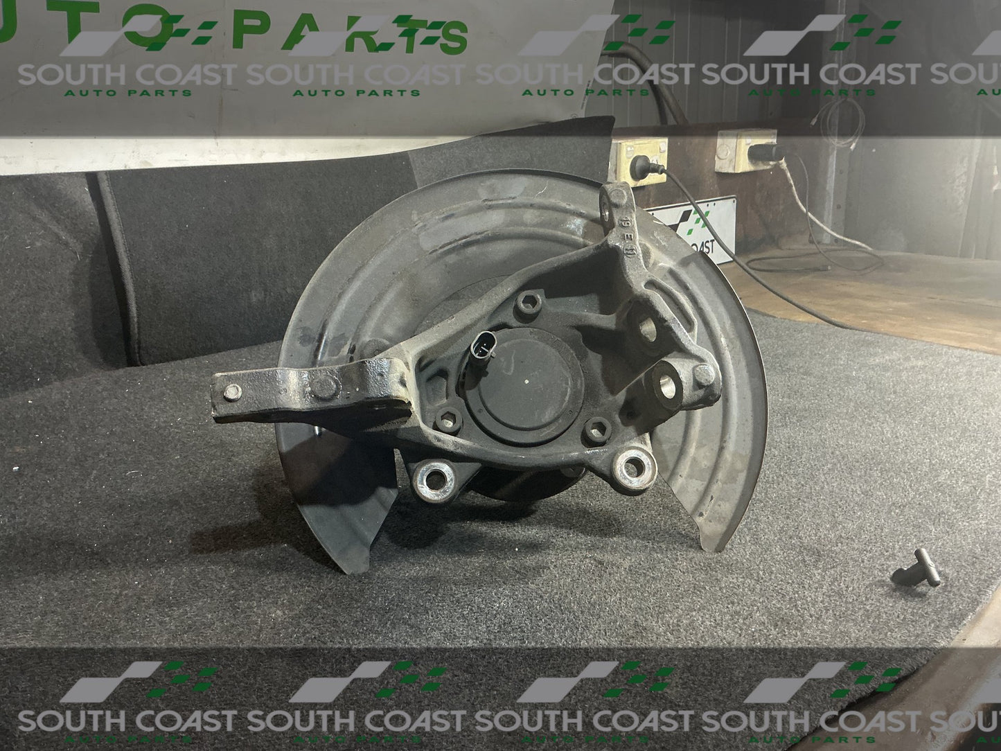 2011 Holden Commodore VE Left Front Axle Stub 92201187