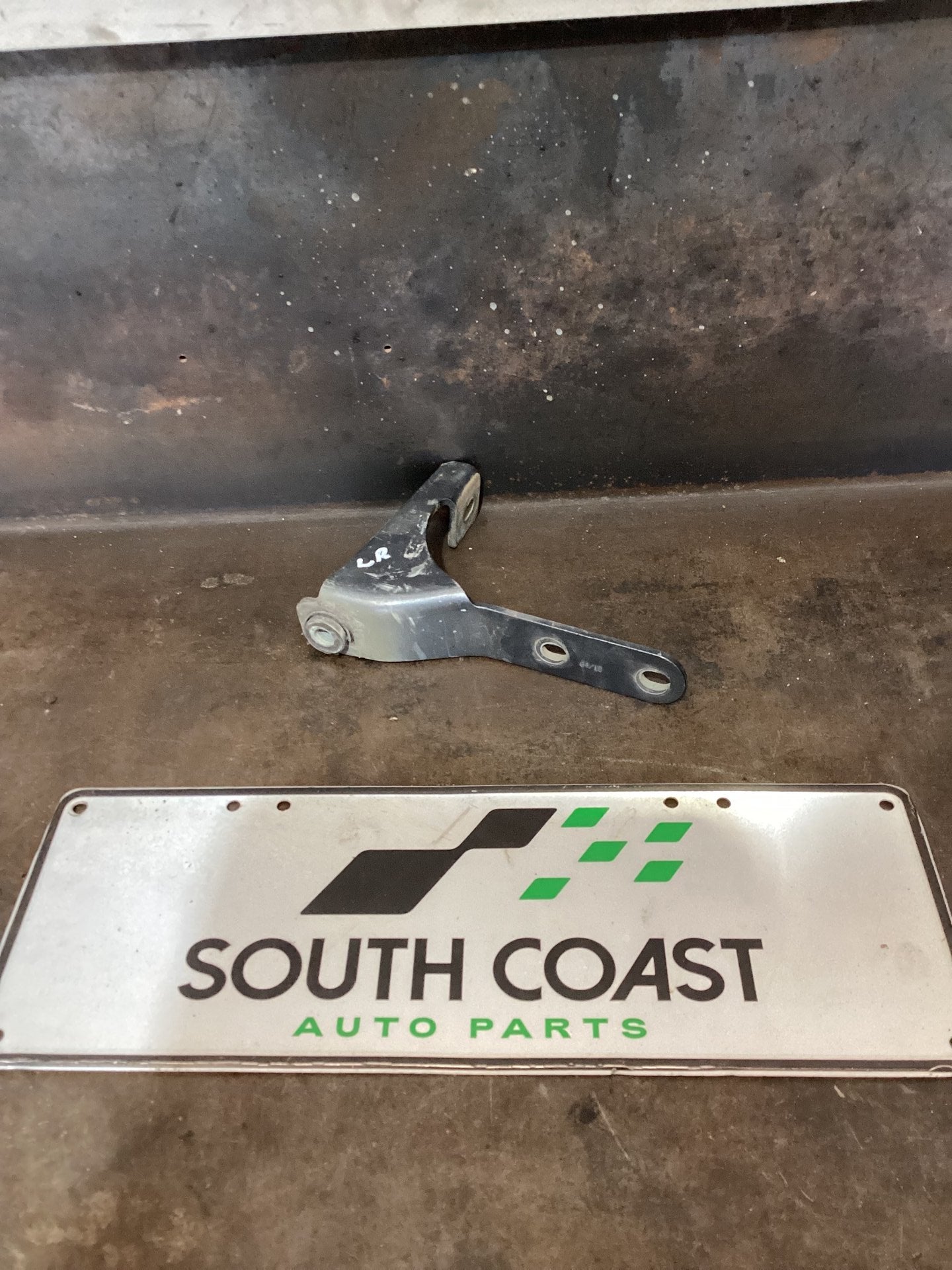 2018 Volkswagen Amarok Left Tailgate Hinge 2H5829641D