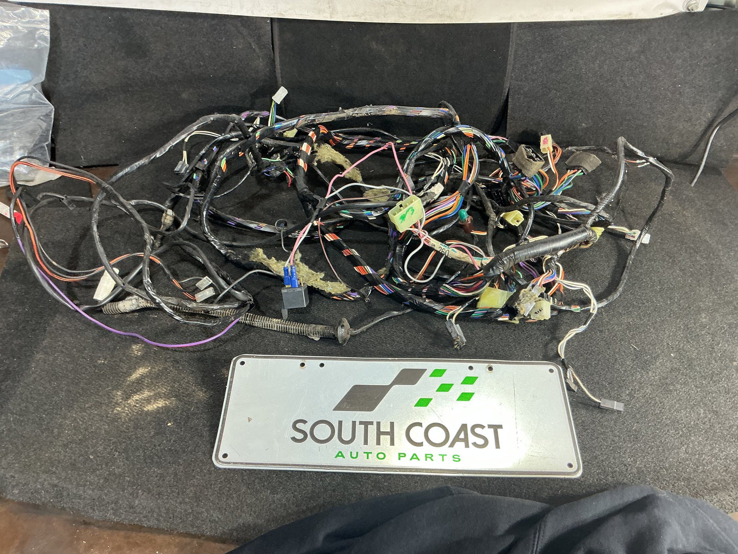 1990 Holden Statesman VQ 6H8VSY19UML459969 Wiring Harness 92035260