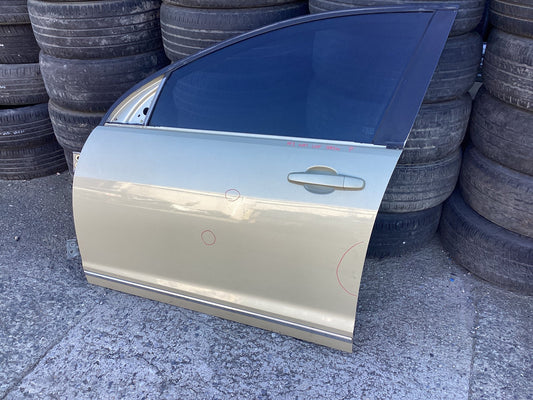 2010 Holden Statesman WM Left Front Door WMLEFTFRONTDOORPAINTB183