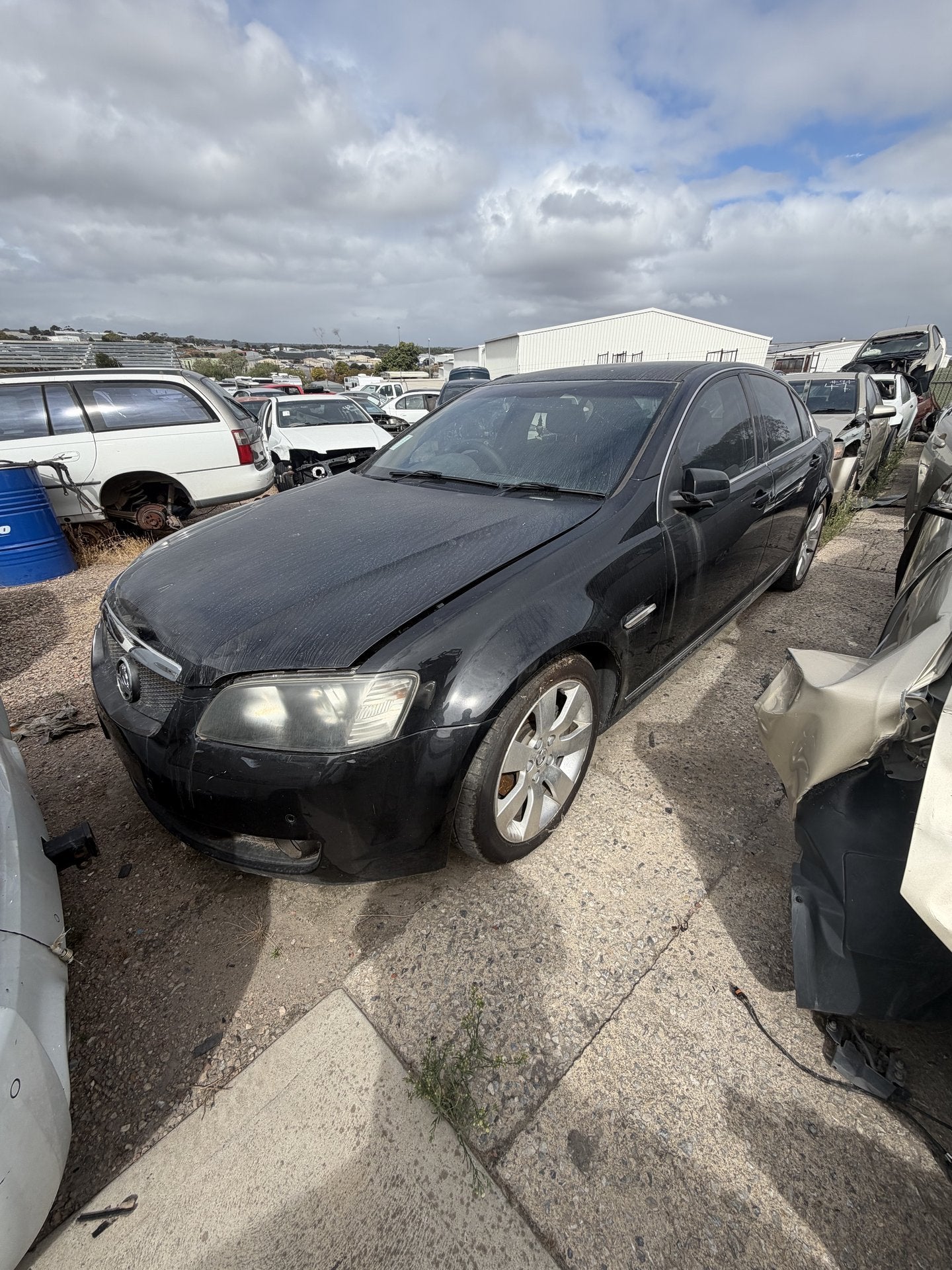 Holden Calais VE 6G1EX55768L940846 Air Dam