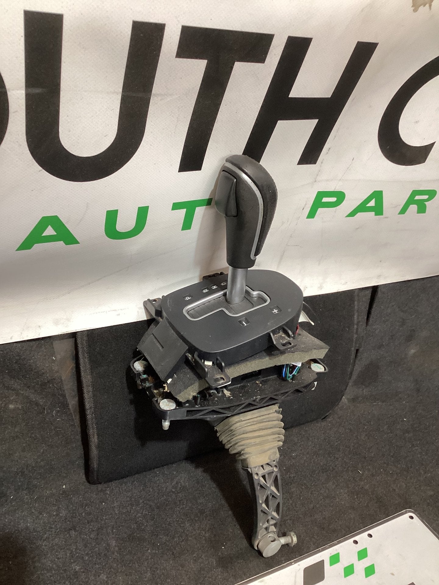 Holden Calais VE 6G1EX55768L940846 Automatic Shift Lever 92209926