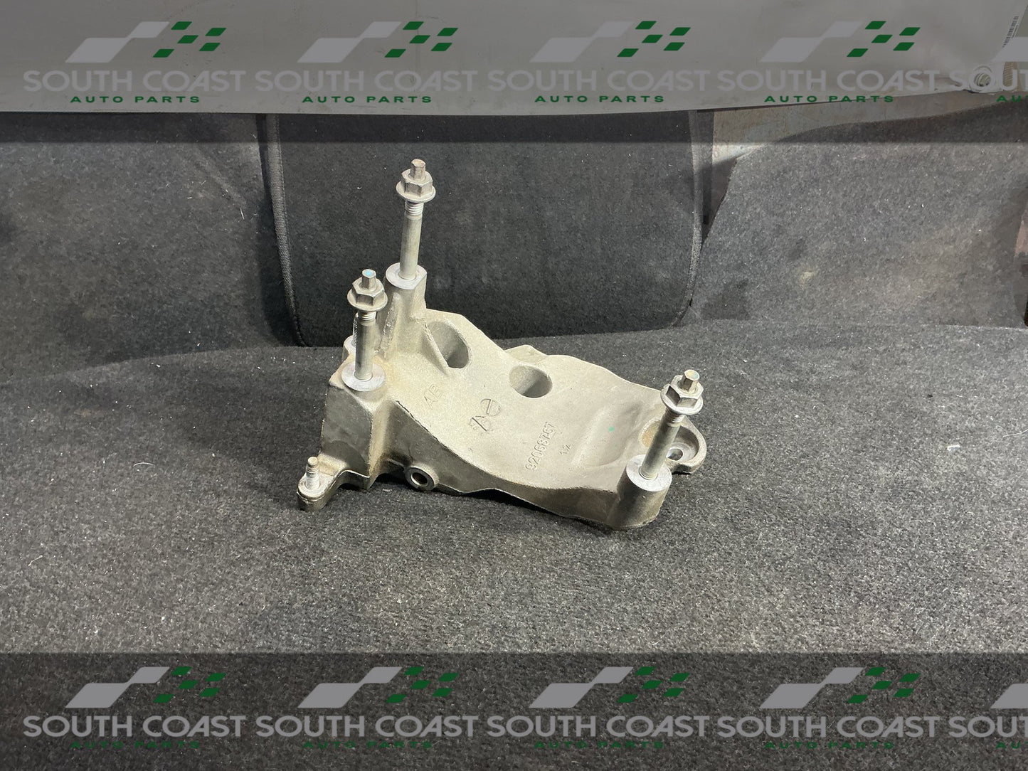 2011 Holden Commodore VE Alternator Bracket 92068767
