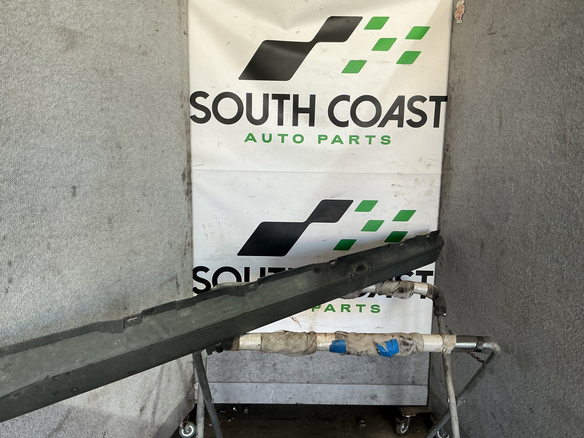 2005 Holden Adventra VZSX6 Right Side Skirt